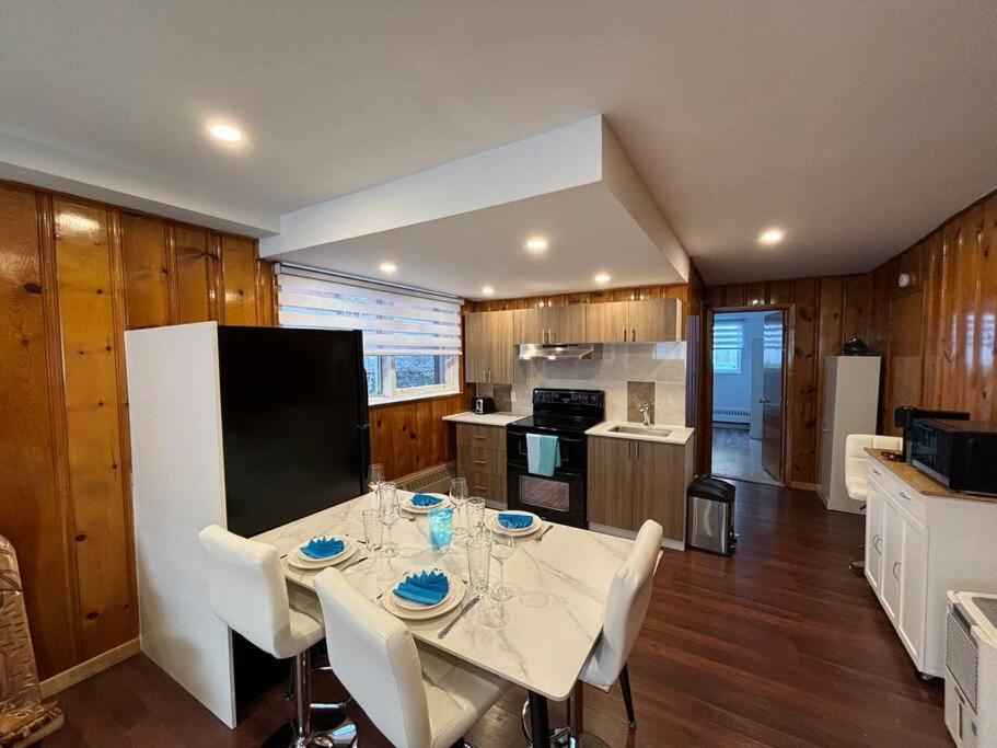 Cozy Spacious Work Friendly Lotus With Garden View High Speed Free Wi Fi And Parking Adjacent To Downtown Монреал Екстериор снимка